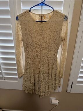 Women’s lace mini dress